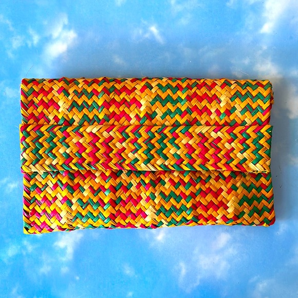 Natura Brasil Multicolor Tropical Raffia Envelope Clutch with Magnetic Closure - Picture 3 of 6